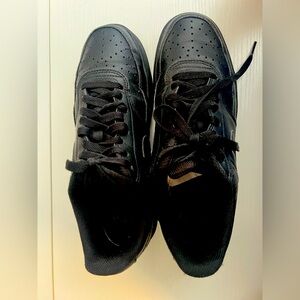 Like New Black Men's Nike Athletic Shoes Size 8
Prices to sell!